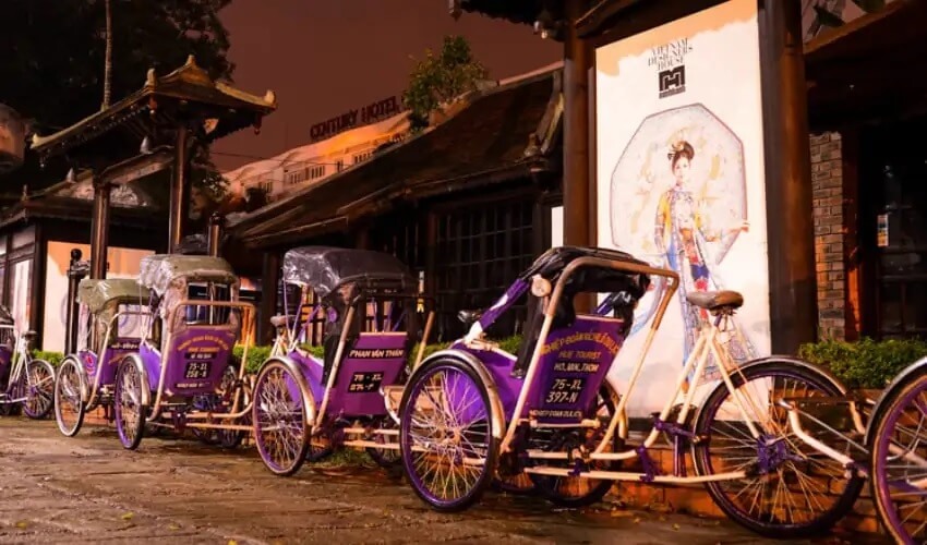 Explorez la ville de nuit en cyclo-pousse