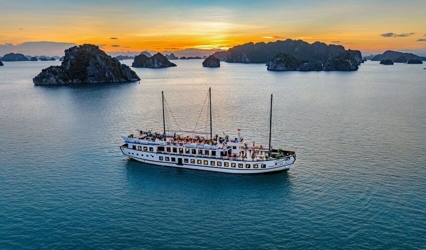 Halong est très belle sous le soleil