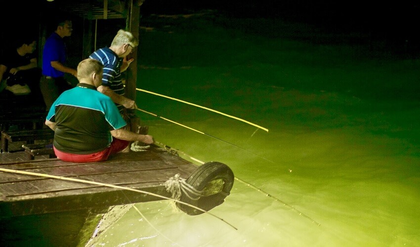 Pêche nocturne à Bai Tu Long