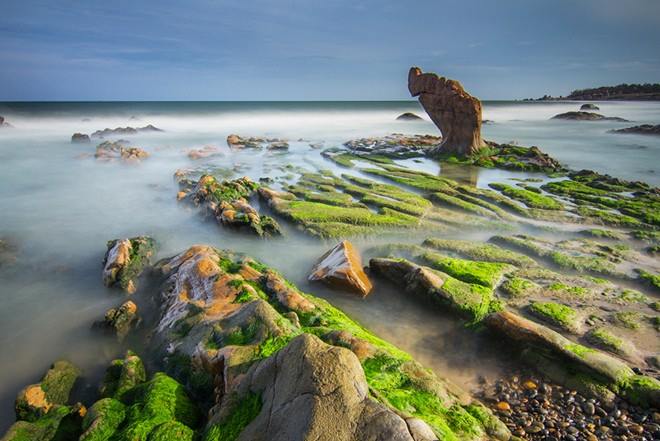 La plage rocheuse de 7 couleurs Co Thach