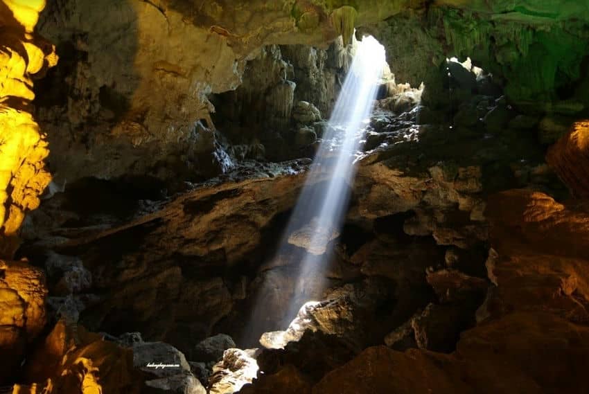 Top-5-des-plus-belles-grottes-à-visiter-à-la-baie-d'Halong