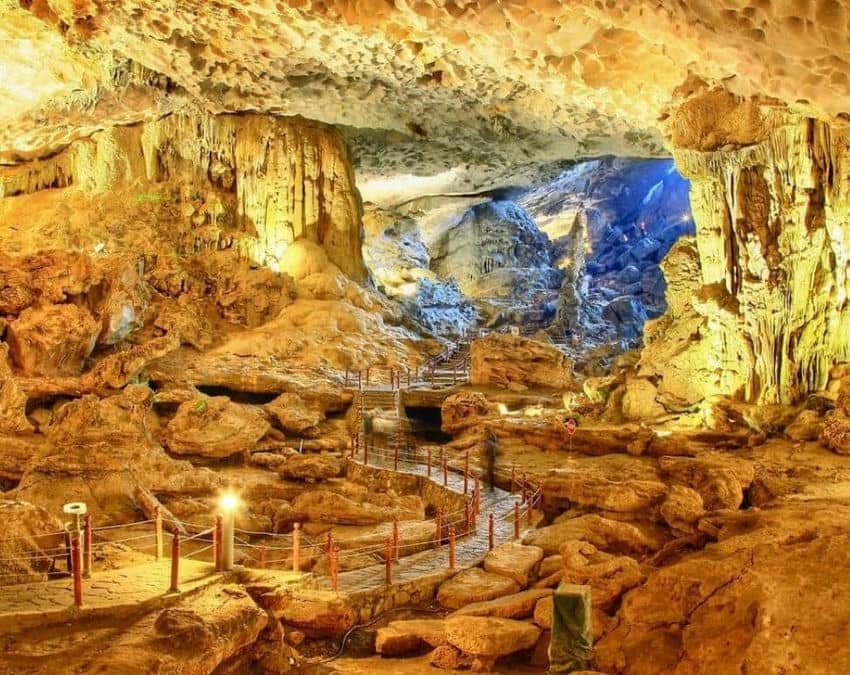 Top-5-des-plus-belles-grottes-à-visiter-à-la-baie-d'Halong