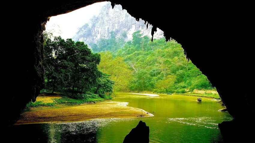 Le-lac-de-Ba-Be-joyau-vert-au-nord-du-Vietnam