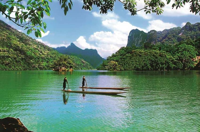 Le-lac-de-Ba-Be-joyau-vert-au-nord-du-Vietnam