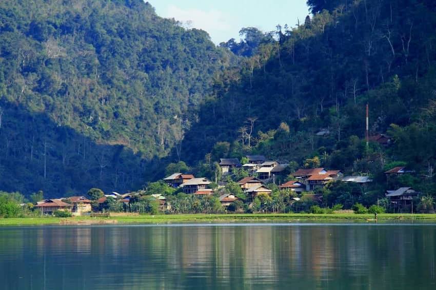 Le-lac-de-Ba-Be-joyau-vert-au-nord-du-Vietnam